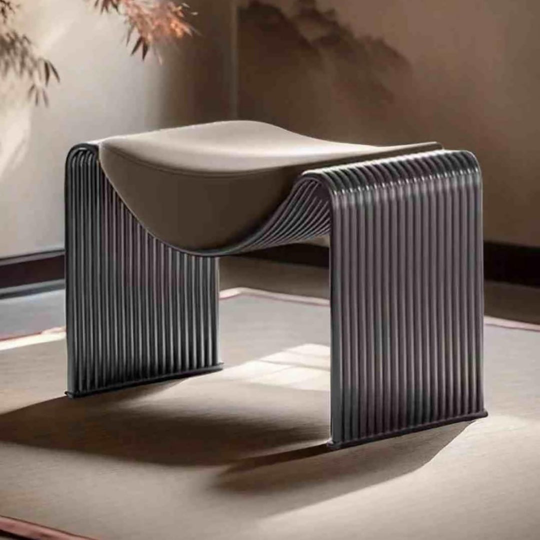 Sitzbanke mit Tueren mit LED Beleuchtung silber